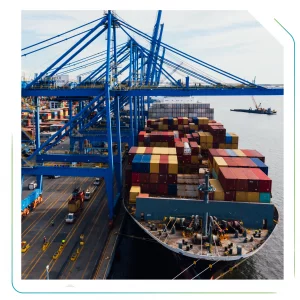 navio carregando containers para reciclagem de lixo eletrônico