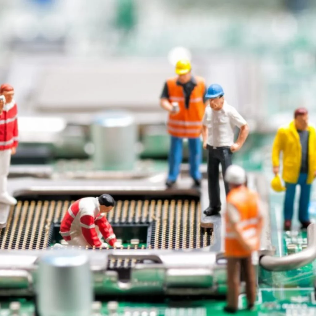 É possível realizar a extração de metais preciosos contidos nas sucatas eletrônicas, como: ouro, prata, paládio, entre outros.